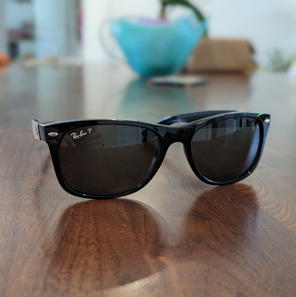 Like new Ray Ban New Wayfarer - Black